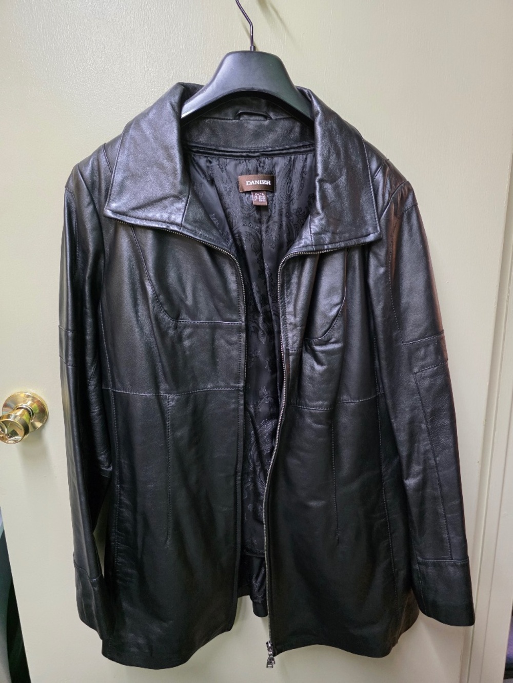 Women`s Danier Black Leather Jacket Size XL